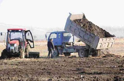 牛糞發(fā)酵有機(jī)肥的制作方法