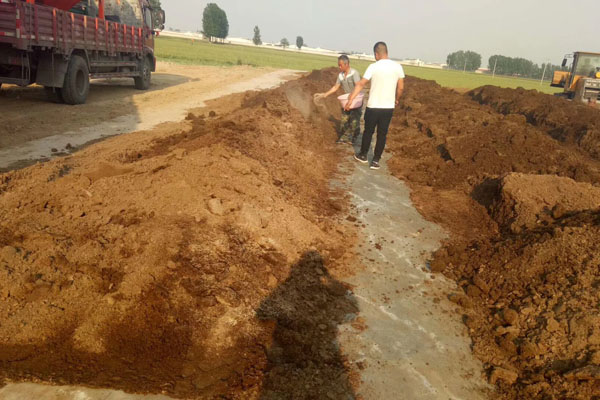 牛糞堆肥發(fā)酵制作有機(jī)肥的方法，需要經(jīng)歷幾個階段？